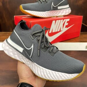 Tênis Nike Infinity React