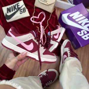Tênis Nike Dunk Bordo/Creme