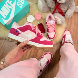 Tênis Nike Dunk Teddy Bear Camurça Feminino