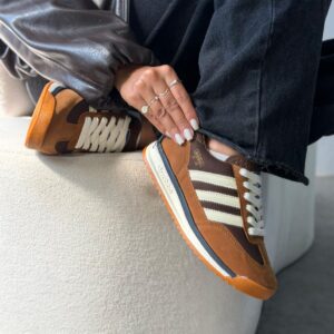 Tênis Adidas SL Camurça Caramelo/ Marinho
